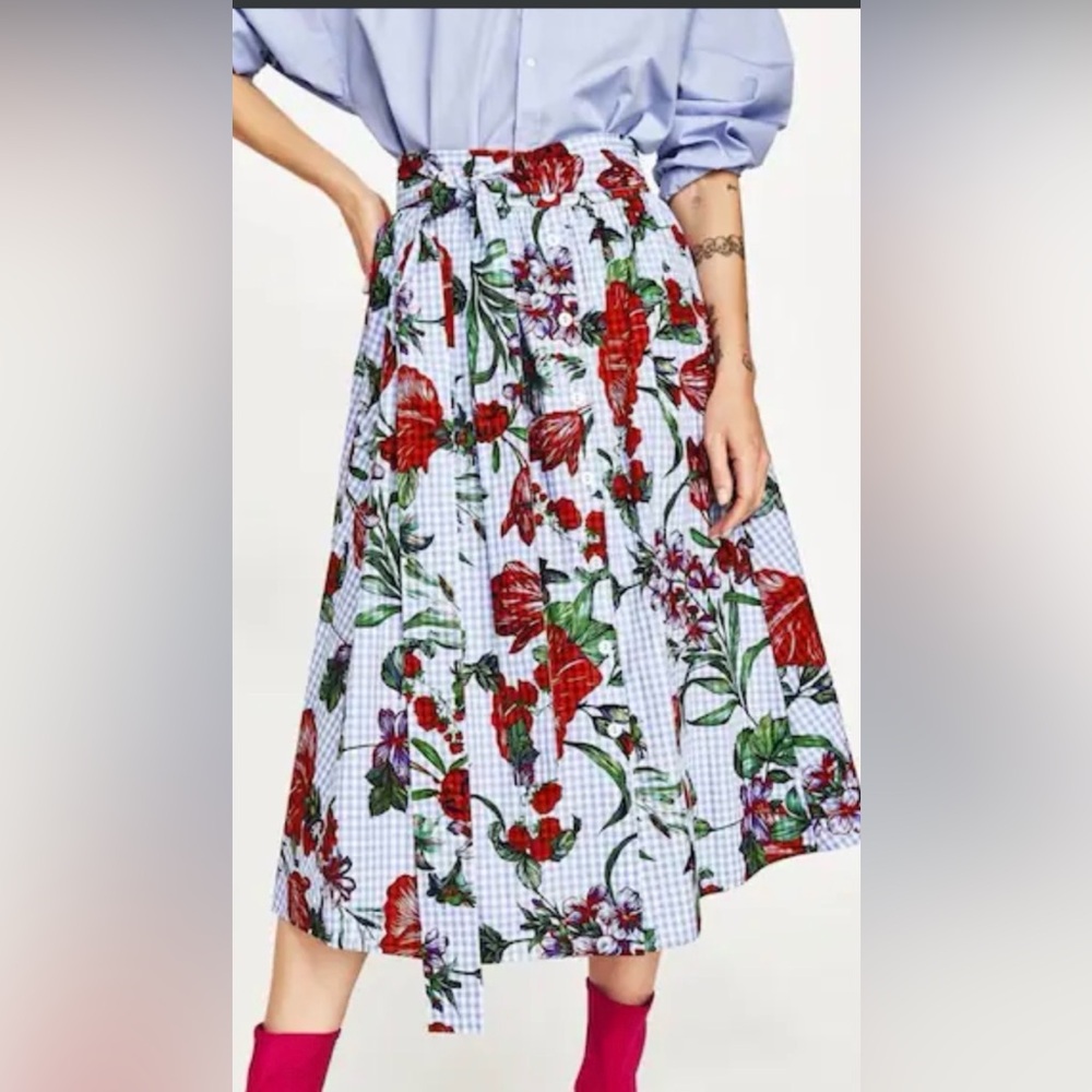 Zara Woman Lg blue gingham floral print skirt with pockets